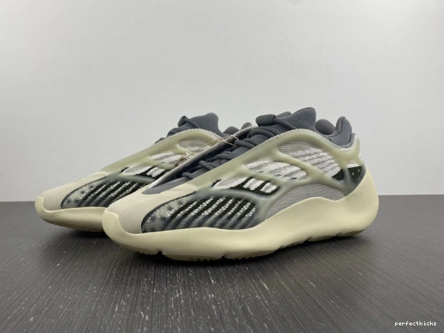 V3 Adidas 700 ID1674 Salt Fade Yeezy 0810